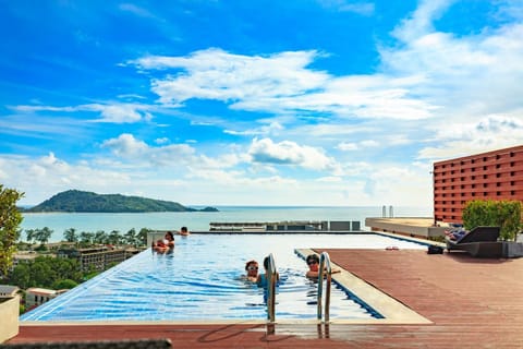 U208 - Patong Studio with kitchen, pool & patio (2100)