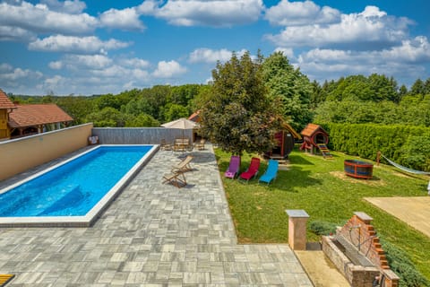 Pool & garden