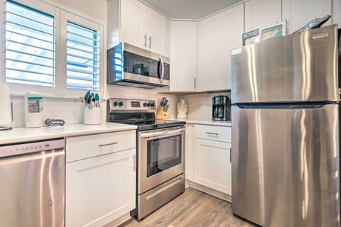 Fully Equipped Kitchen | Knife Set | Drip Coffee Maker