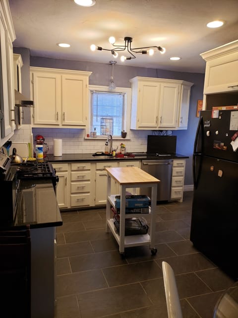 Fully stocked kitchen, all major appliances, gas stove, lots of kitchen gadgets