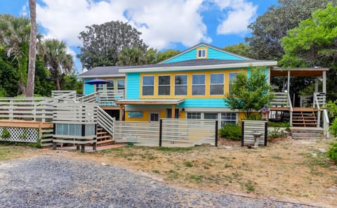 Welcome to Historic Folly Barrack House! Ample Outdoor & Deck Spaces