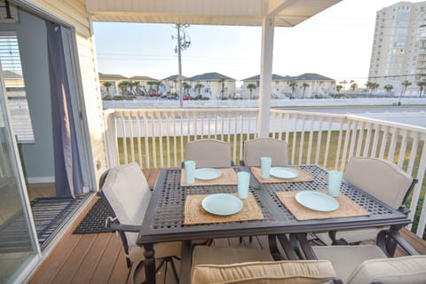 Enjoy your dinners with a gulf view!