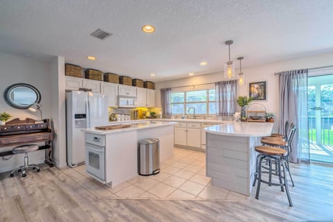 Kitchen | Dishware/Flatware