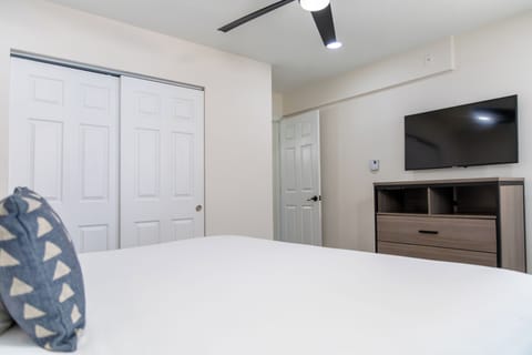 Unit with 1 King bed