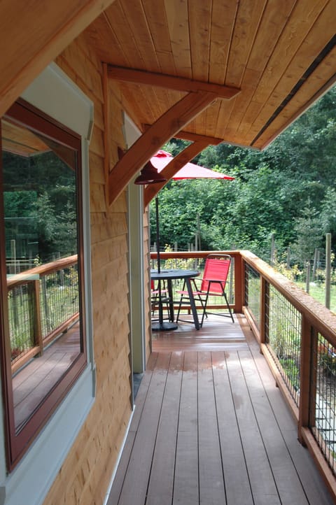 The entry deck and outdoor eating area.