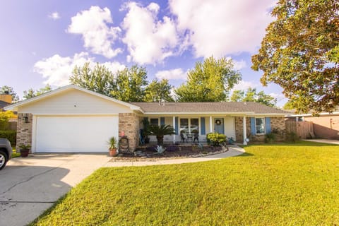 Entire house with 3 bedroms, a game room and a large yard, perfect for families