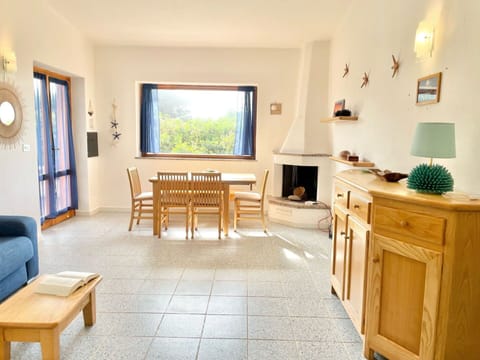 Furniture, Property, Table, Houseplant, Wood, Cabinetry, Interior Design, Floor, Flooring, Window