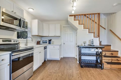 Cabin full kitchen with all the amenities!