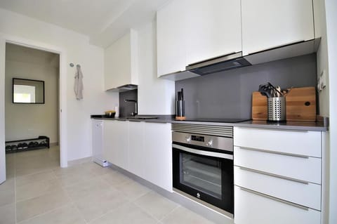 Fully equipped kitchen with quality appliances