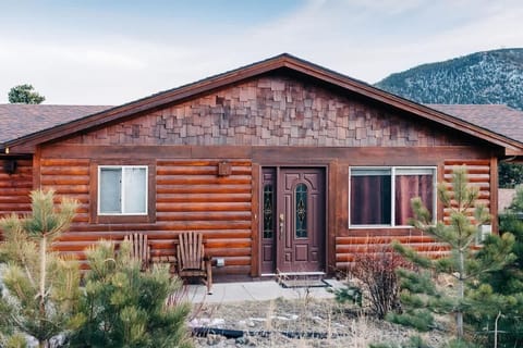 Longs Peak Lodge your next mountain vacation!
