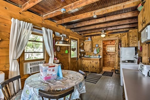 Flooring, Indoors, Hardwood, Room, Building