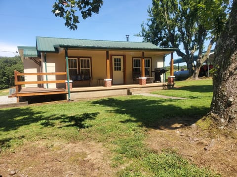Kentucky Hills County Cottage - Exterior View