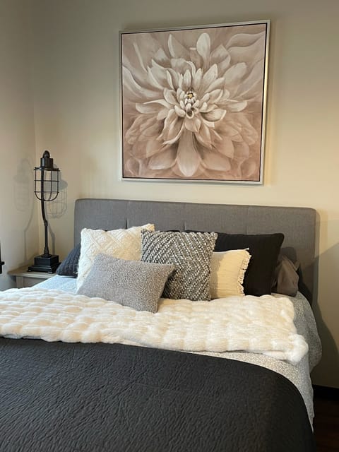 Surrey Lane Queen 1,000 Thread Count Wamsutta Dream Zone Sheets. 