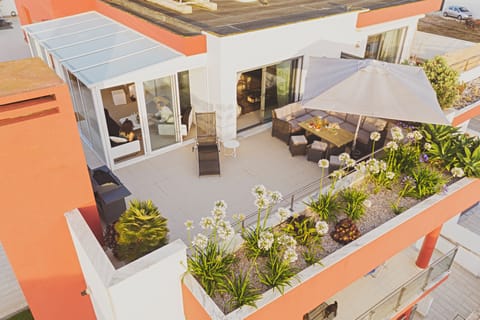 Bica1 Birdview front terrace