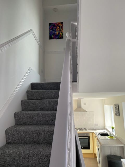 Apexlivingne Sunderland Beachville House II  Sunderland
Hallway