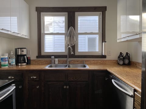 kitchen stocked with Wüsthof knives and most cooking essentials