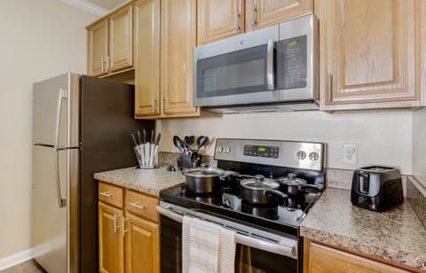 Fully stocked kitchen including coffee/tea, and filtered water