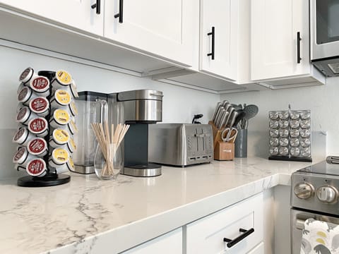 Cafe induction cooktop is fast, precise and safe for all ages