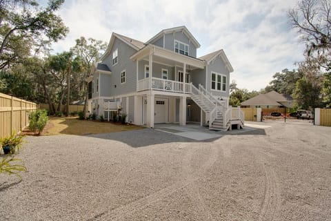 Plenty of parking in fully fenced yard