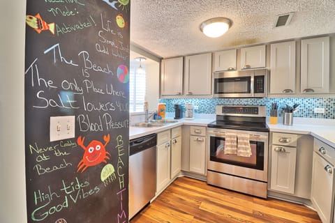 Updated Kitchen w/New Appliances