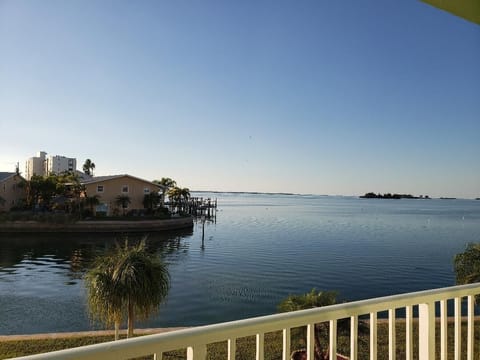 Water View Updated Condo on the causeway to Honeymoon Island Apartment in Palm Harbor