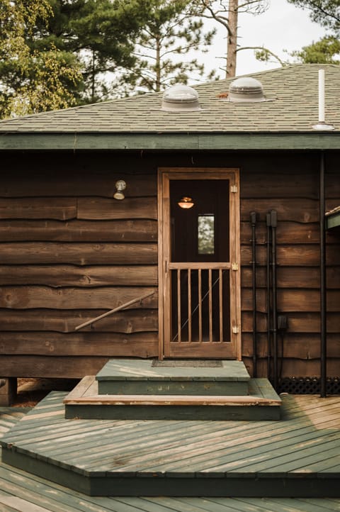 Second entry to main cabin near bedrooms 