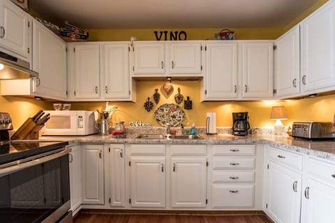 Upper level kitchen with everything you need!