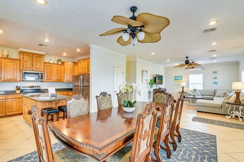 Interior | Open Floor Plan | Free WiFi