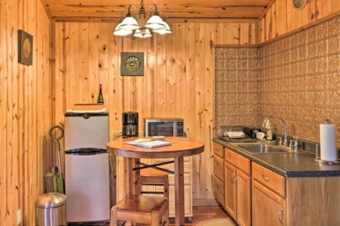 Kitchenette | Dishware/Flatware