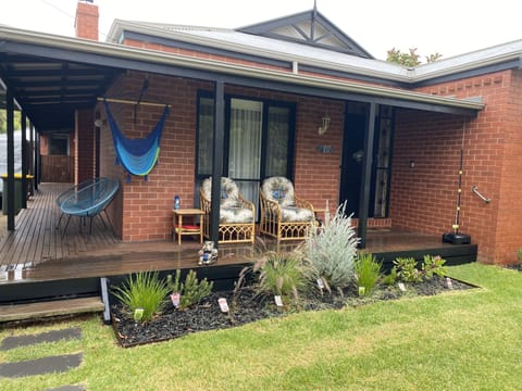 Front of house & yard