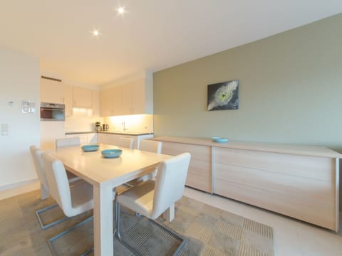 Property, Room, Furniture, Building, Interior Design, House, Table, Real Estate, Floor, Apartment