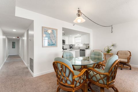 Shores of Madeira 501 Dining Room