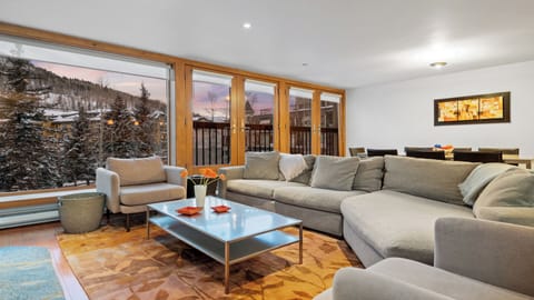 vailspa-312-9164_53396927904_o