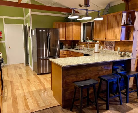 New Fully Stocked Kitchen