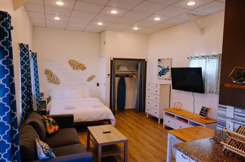 400 sq ft space. Netflix, Disney+, and Amazon Prime video access.