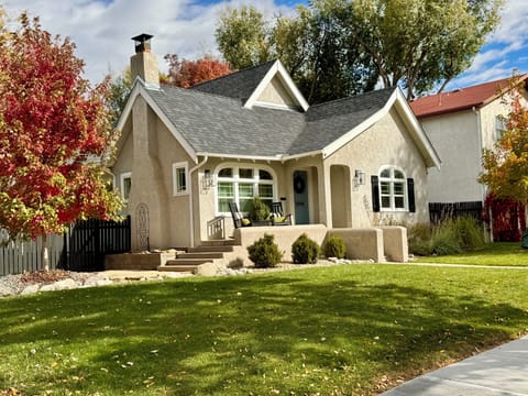 Welcome to the historic 1928 Columbine Cottage in Colorado Springs!