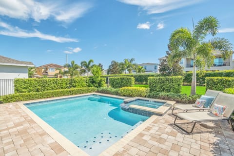 Enjoy relaxation and fun with a sparkling private pool and integrated spa, surrounded by lush hedges for total privacy.