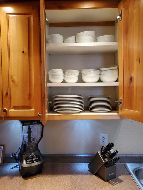 Plenty of plates and bowls.