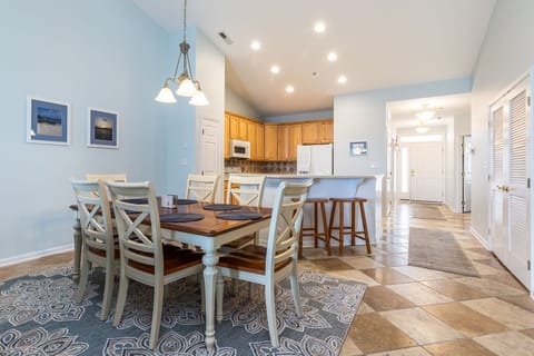 Sunset Island 37 Fountain Drive East, Unit 5B Dining and Kitchen Area