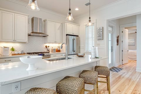 Well appointed kitchen with island, seating for 4