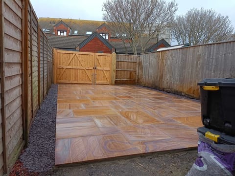 Backyard Parking 40/60 Gate Dining Aerea, Patio