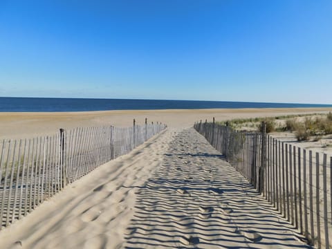 289A Bunting - Beach Access