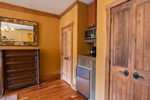 1st Floor Master Suite - Kitchenette