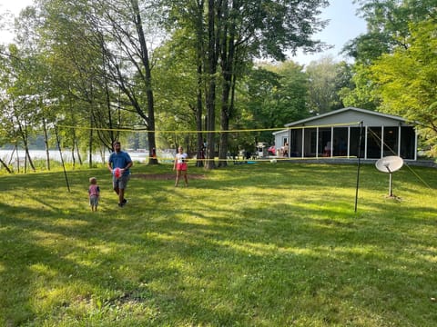 Large yard for volleyball, badminton, frisbee, corn hole, tag, relaxing....