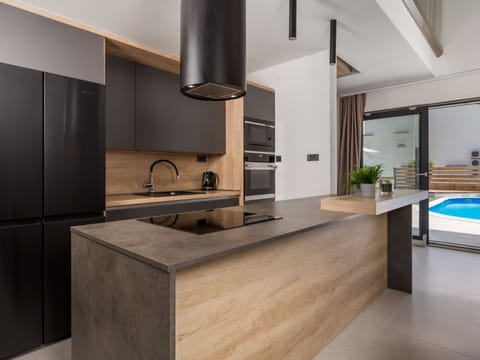 Cabinetry, Building, Tap, Countertop, Furniture, Sink, Wood, Kitchen, Plant, Interior Design