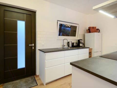 Countertop, Cabinetry, Sink, Property, Tap, Building, Kitchen Sink, Wood, Kitchen, Kitchen Appliance