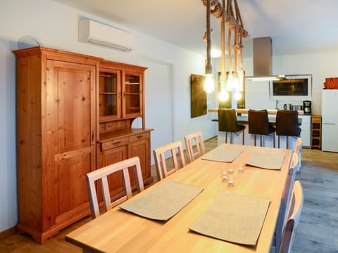 Table, Cabinetry, Furniture, Property, Building, Picture Frame, Chair, Desk, Wood, Lighting