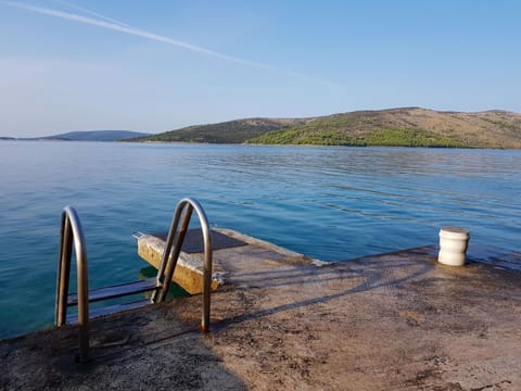 Water, Sky, Water Resources, Lake, Boats And Boating--Equipment And Supplies, Outdoor Furniture, Wood, Coastal And Oceanic Landforms, Tree, Bank