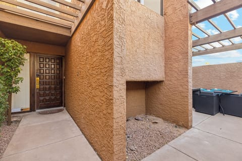 Entryway to Maravilloso and your first glimpse of the patio