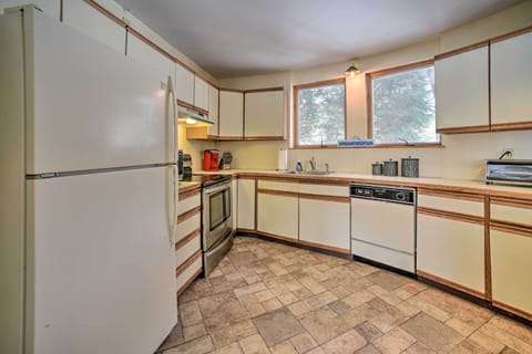 Fully Equipped Kitchen | Cooking Basics & Spices | Full Knife Set